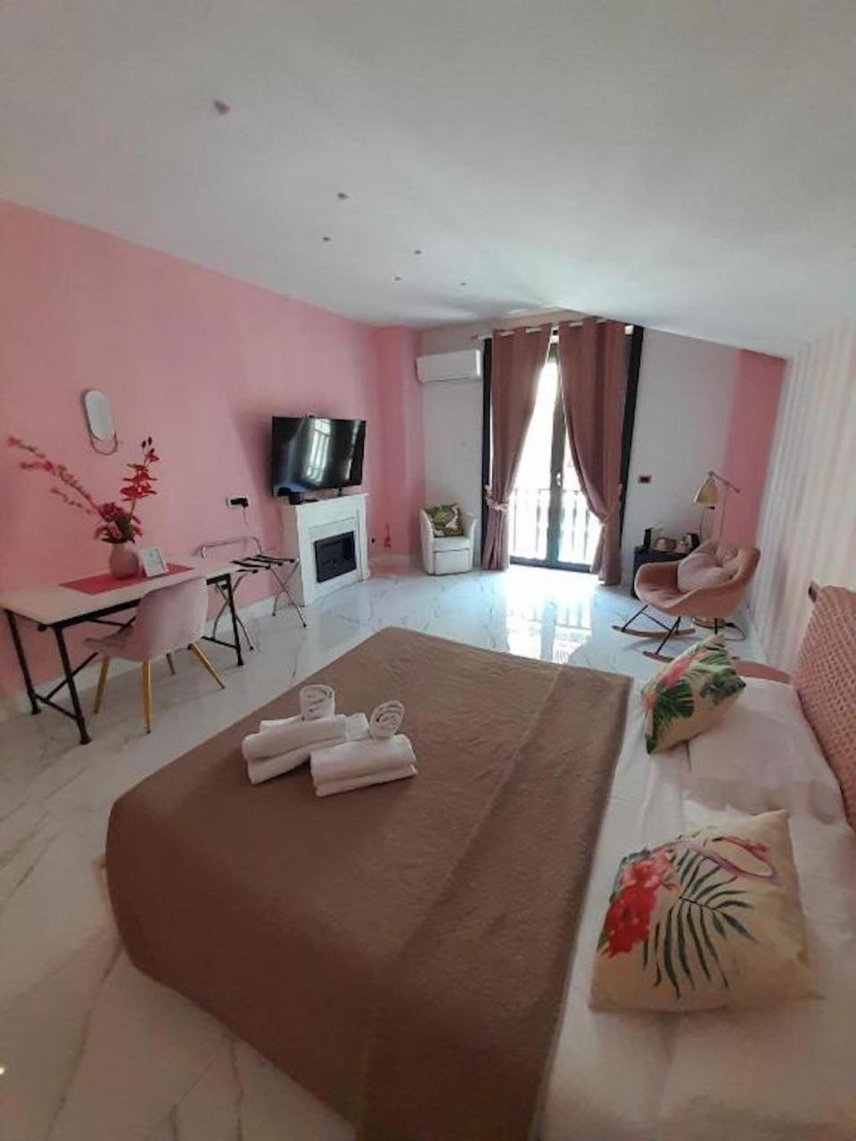 Guest house Black Vulcano Suites&studios
